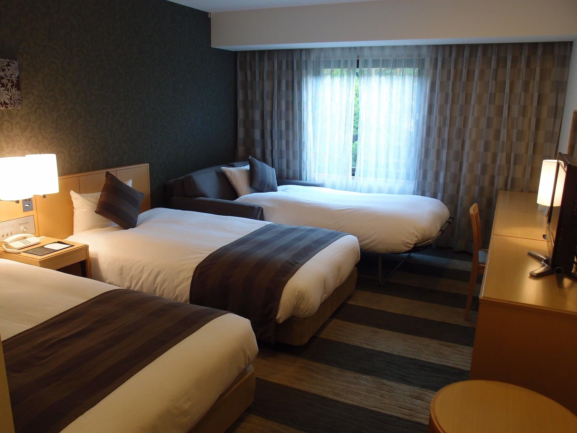 Hotel Granvia Wakayama Eksteriør billede A typical room at the hotel
